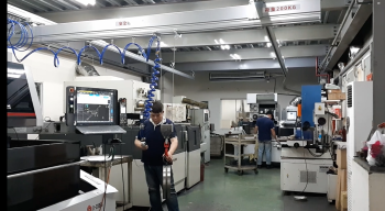 Giải Pháp Nâng Hạ Phôi Cho Máy Cắt Dây Và Máy Xung CNC: Tối Ưu Năng Suất & An Toàn